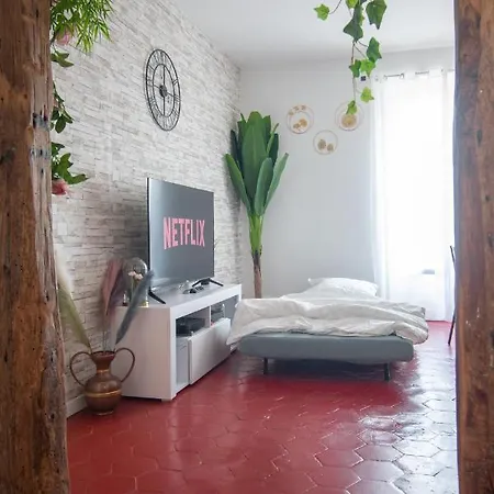 2 Pièces Chic Et Cosy à Paris *