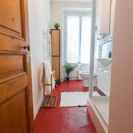 2 Pièces Chic Et Cosy à Paris *