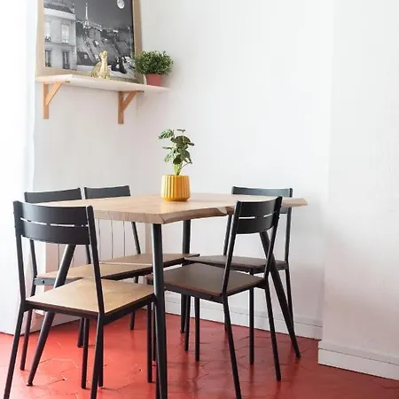 2 Pièces Chic Et Cosy à Paris *